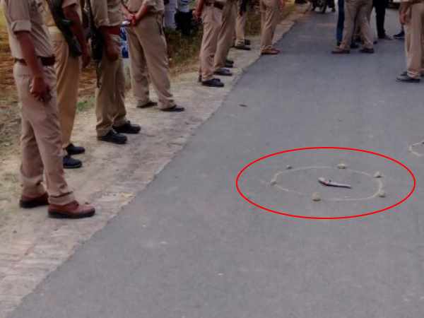 बाइक से जा रहे बदमाशों की घेराबंदी