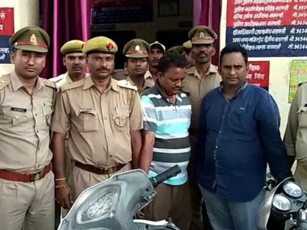 Engineer theft bikes in Varanasi, CCTV footage Engineer theft bikes in Varanasi, CCTV footage