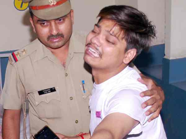 सदमे में बीवी और बच्चे