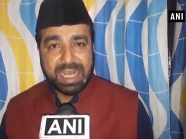 AIMM chief Farhat Ali Khan Offers Rs 1 Lakh For Tearing Down Jinnah Photos posters AIMM chief Farhat Ali Khan Offers Rs 1 Lakh For Tearing Down Jinnah Photos posters