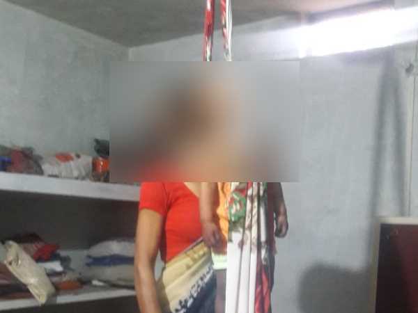 Mother and son body found hanging on a trap in Farrukhabad Mother and son body found hanging on a trap in Farrukhabad
