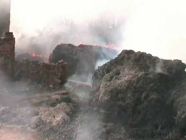 A husband burnt many housed in a village in Farrukhabad A husband burnt many housed in a village in Farrukhabad