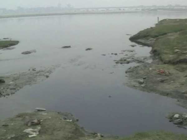 Dirty Ganga in Farrukhabad waiting to be cleaned Dirty Ganga in Farrukhabad waiting to be cleaned