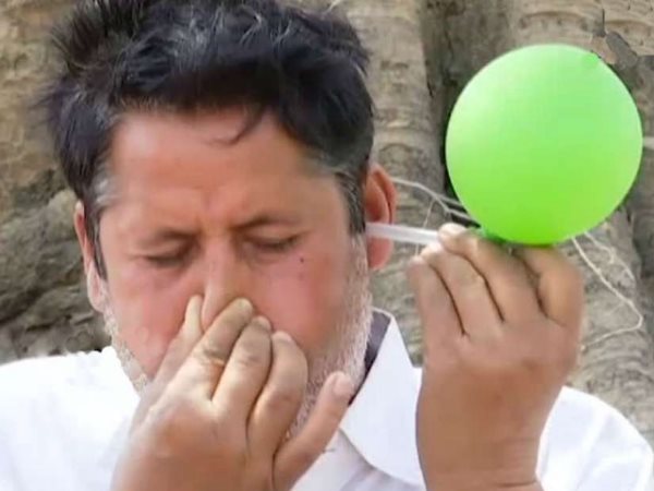 sonbhadra talented man who blows the ballon from his ears sonbhadra talented man who blows the ballon from his ears