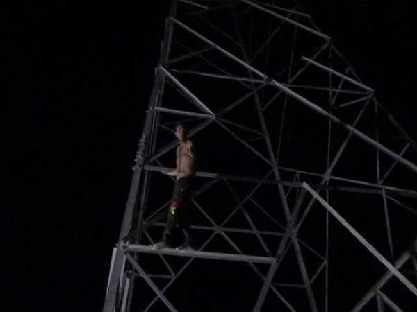 labour climbed on the high tension poll labour climbed on the high tension poll