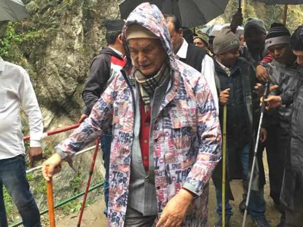 बद्रीनाथ में भी भारी बर्फबारी
