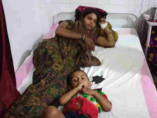 wife beaten badly by husband in shahjahanpur wife beaten badly by husband in shahjahanpur