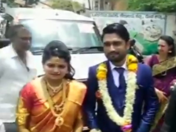 दूल्हा-दुल्हन के अलावा उनके परिवार ने भी डाला वोट