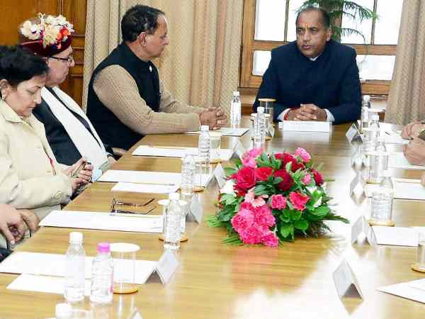सीएम के इलाके में भी धरना-प्रदर्शन