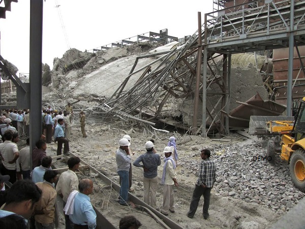 Jhansi: Body of two labourers found buried under a coal mound in Parichha Thermal Power Station. Jhansi: Body of two labourers found buried under a coal mound in Parichha Thermal Power Station.