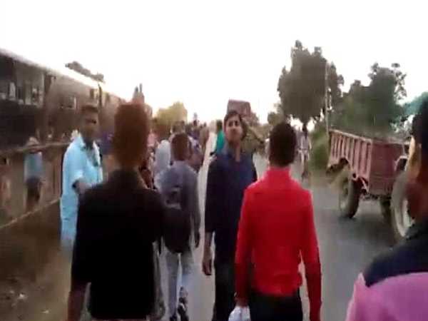 oil tank leaks in Kasganj Express, train started falling on the passengers hot oil oil tank leaks in Kasganj Express, train started falling on the passengers hot oil