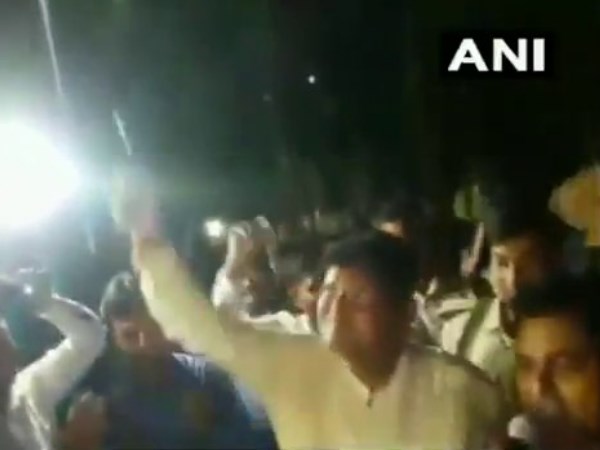 कटिहार के डीएम गा रहे थे गाना