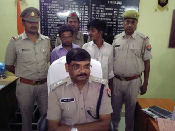 Two smugglers arrested in Kaushambi Two smugglers arrested in Kaushambi