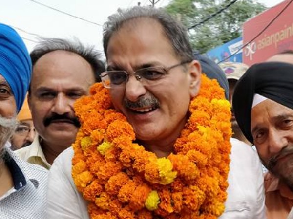 जानिए कौन हैं कविंद्र गुप्ता