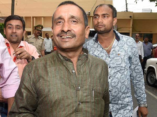 उन्नाव रेप कांड: विधायक कुलदीप सिंह सेंगर पर नया केस, पीड़िता के पिता को फंसाने का आरोप उन्नाव रेप कांड: विधायक कुलदीप सिंह सेंगर पर नया केस, पीड़िता के पिता को फंसाने का आरोप
