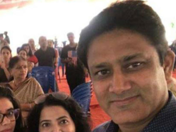 कर्नाटक विधानसभा चुनाव में कुंबले ने किया मतदान, आम लोगों से पूछा एक सवाल, देखें तस्वीरें कर्नाटक विधानसभा चुनाव में कुंबले ने किया मतदान, आम लोगों से पूछा एक सवाल, देखें तस्वीरें