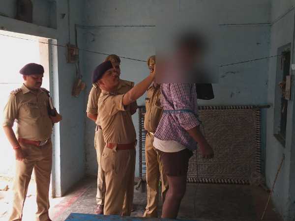 आर्थिक तंगी से गुजर रहा था परिवार