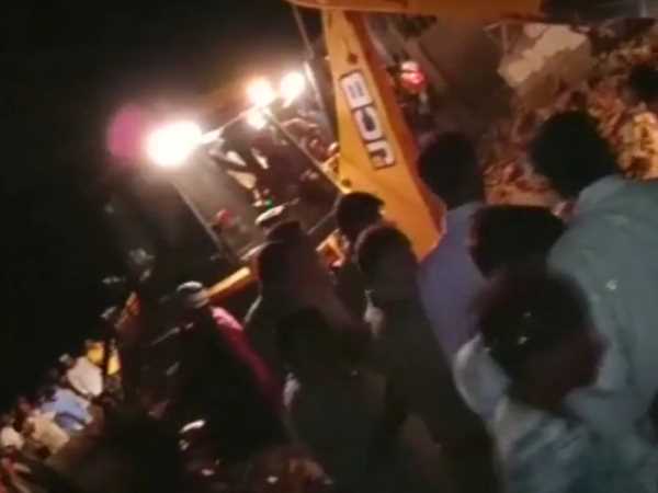 4 people dead after the pillar of a mosque collapsed due to strong in Lakhimpur Kheri 4 people dead after the pillar of a mosque collapsed due to strong in Lakhimpur Kheri