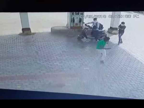 Loot on petrol pump caught on CCTV in Kanpur Loot on petrol pump caught on CCTV in Kanpur
