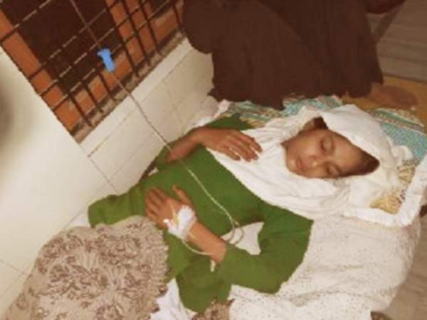 A teacher badly beat girl students in Pratapgarh A teacher badly beat girl students in Pratapgarh