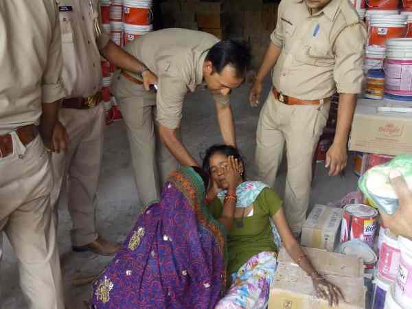 Two died with sacks of cements fell in Lucknow Two died with sacks of cements fell in Lucknow