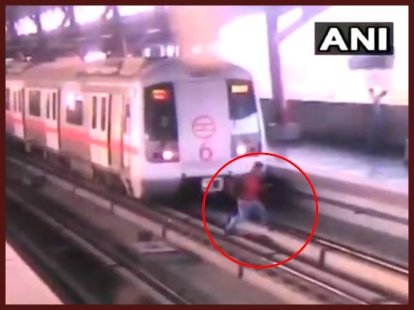 मेट्रो स्टेशन पर रुह कंपा देने वाला नजारा