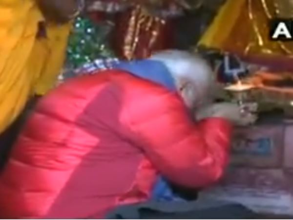 Narendra Modi message in visitors book at Pashupatinath Temple in Kathmandu Nepal Narendra Modi message in visitors book at Pashupatinath Temple in Kathmandu Nepal