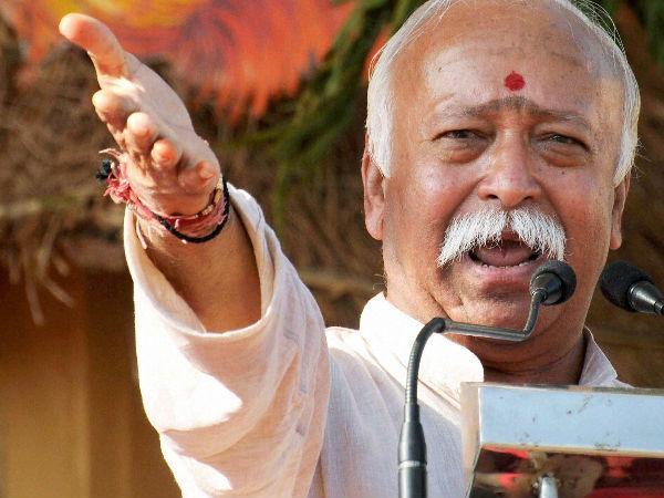 दलितों के घर खाना तो ठीक है उन्हें अपने घर बुलाना भी होगा: मोहन भागवत दलितों के घर खाना तो ठीक है उन्हें अपने घर बुलाना भी होगा: मोहन भागवत