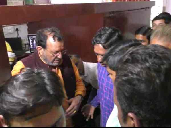Minister of Yogi govt Suresh Khanna ill during bhoomi pujan in Shahjahanpur Minister of Yogi govt Suresh Khanna ill during bhoomi pujan in Shahjahanpur