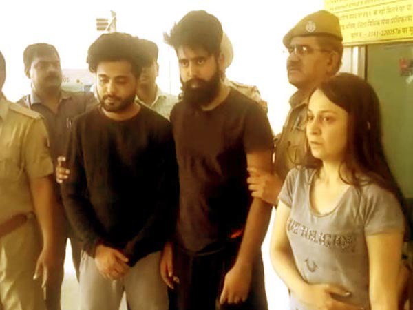 अब जानिए प्रिया की हिस्ट्री, कैसे बनी दलाल