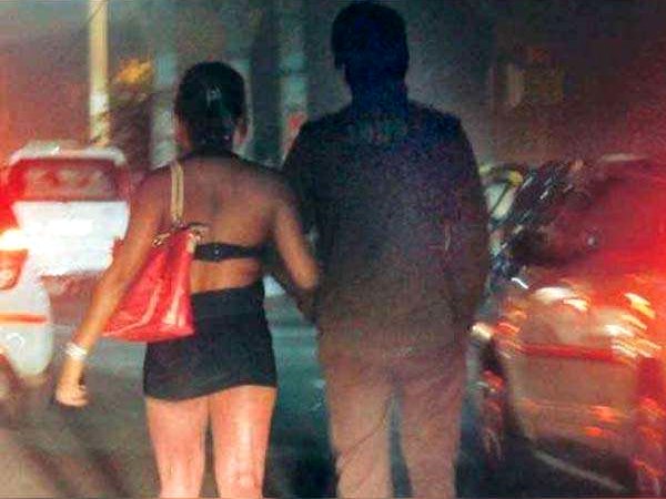 और लड़कियां हुई अंडरग्राउंड