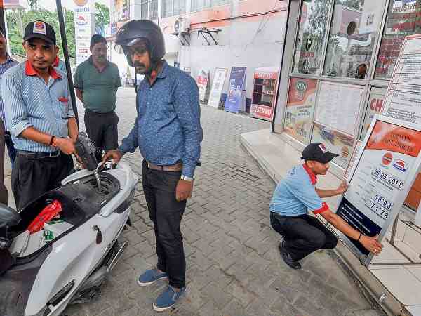 लगातार बढ़ रहे थे दाम