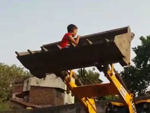 JCB driver tortured on innocent child in pune JCB driver tortured on innocent child in pune