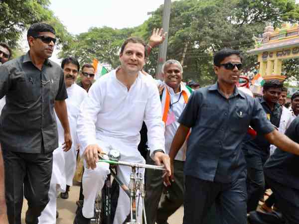 साइकिल मार्च निकालकर महंगाई का विरोध किया