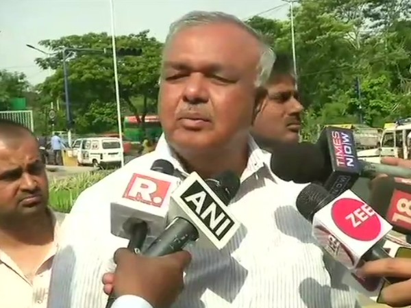 आनंद ने ही बीजेपी पर 100 करोड़ रुपये ऑफर करने का आरोप लगाया था