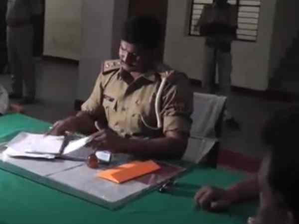 ब्लैकमेल कर लड़की से हो रहा था गैंगरेप