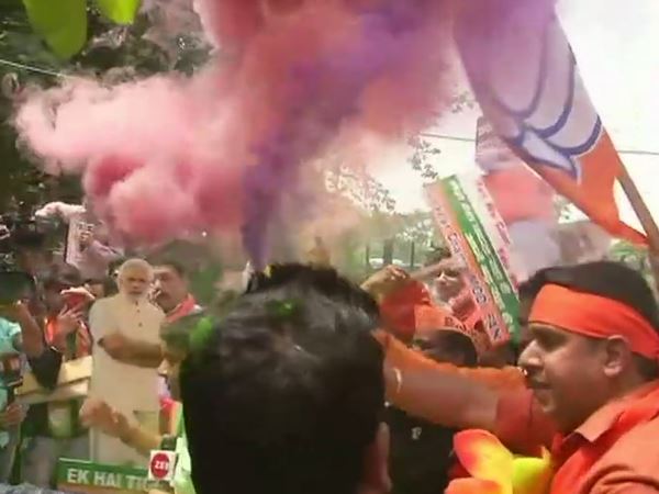 बीजेपी कार्यकर्ता जश्न में डूबे