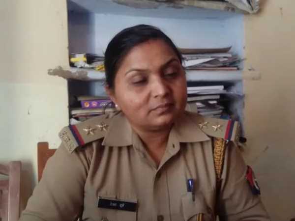Police woman beaten by a man in Raebareli Police woman beaten by a man in Raebareli