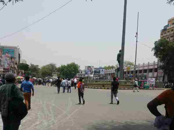 Students are protesting in Allahabad against SSC scam Students are protesting in Allahabad against SSC scam