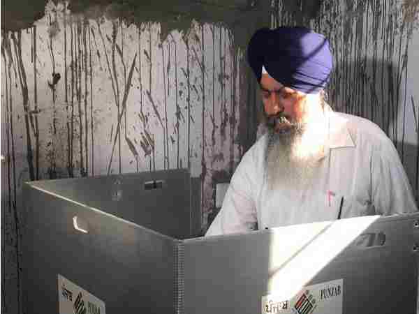Peacefull voting at Shahkot for assembly seat Peacefull voting at Shahkot for assembly seat