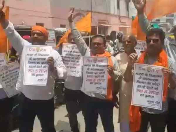 Shiv Sena announced to give 5 lakh prize on AMU Jinnah photo Shiv Sena announced to give 5 lakh prize on AMU Jinnah photo
