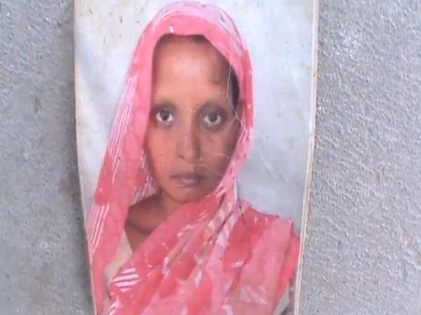 Dead body of younger sister found inside home of Jija in Hardoi Dead body of younger sister found inside home of Jija in Hardoi