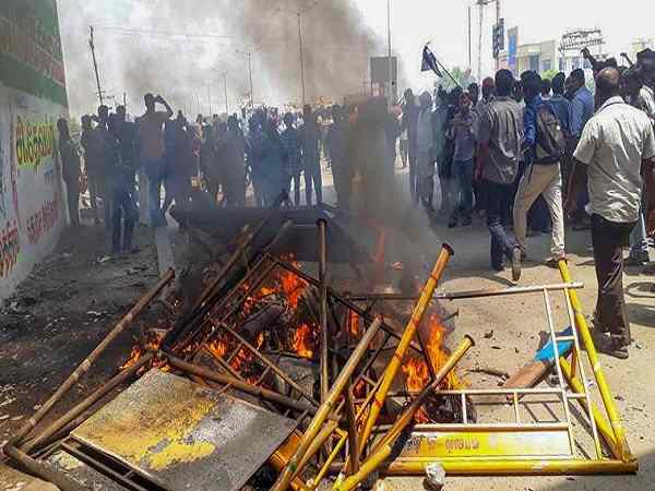 NHRC issues notice to TamilNadu Chief Secretary and DGP over police firing during sterlite protest NHRC issues notice to TamilNadu Chief Secretary and DGP over police firing during sterlite protest
