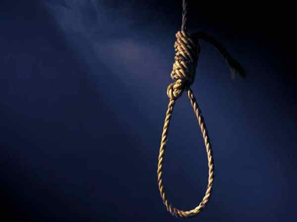 10 years old girl commits suicide over remote fight with her elder sister 10 years old girl commits suicide over remote fight with her elder sister