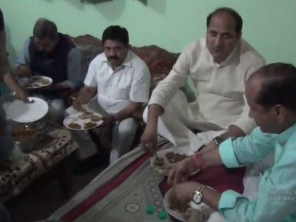up minister suresh rana visits dalits house up minister suresh rana visits dalits house