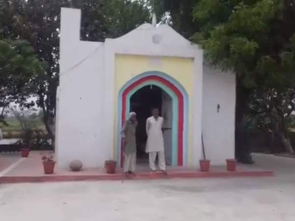 Dead body of priest found hanged inside temple in Baghpat Dead body of priest found hanged inside temple in Baghpat