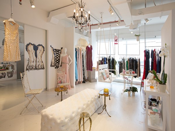 Delhi Income tax department raids top fashion designer showrooms Delhi Income tax department raids top fashion designer showrooms
