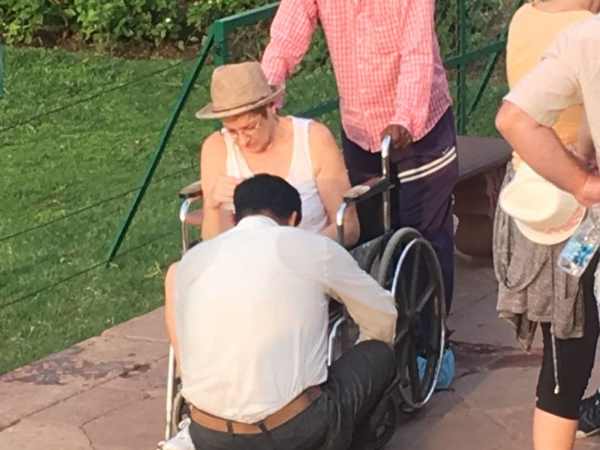 Monkeys attacked on foreign tourists in Agra Monkeys attacked on foreign tourists in Agra