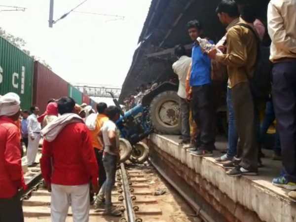 A tractor fell on railway track on Mathura Junction A tractor fell on railway track on Mathura Junction