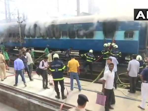 Mumbai, Fire broke out in train coach, train, Chhatrapati Shivaji terminus, fire Mumbai, Fire broke out in train coach, train, Chhatrapati Shivaji terminus, fire